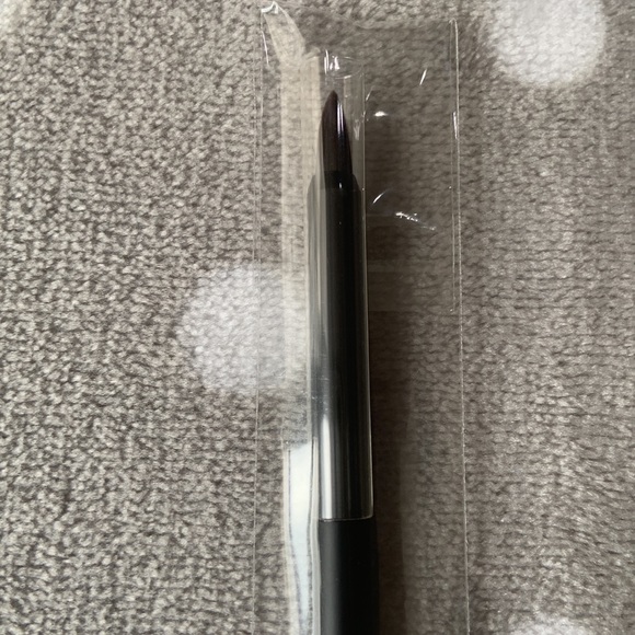 NARS Multi-Use Precision Brush #40 - Picture 4 of 6